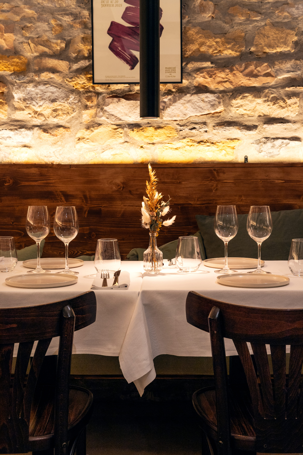 Table dressée sous voûte en pierre — Gaheca Lyon 2